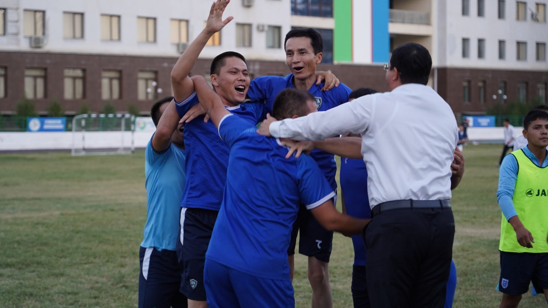 “REKTOR KUBOGI” — MAYDONLARDA HAQIQIY SPORT RUHI!